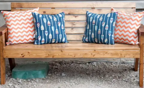 Drewniana sofa